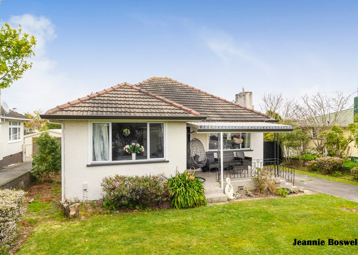 Free property data for 66 Clyde Crescent, Roslyn, Palmerston North homes.co.nz