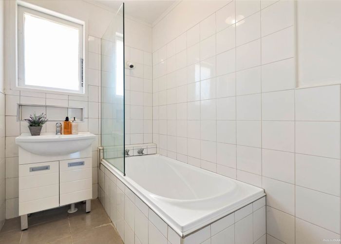  at 3 Quiet Street, Te Atatu South, Waitakere City, Auckland