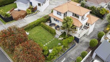  at 1/18 Rothesay Bay Road, Rothesay Bay, Auckland