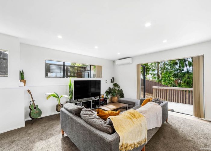  at 11 Marlborough Avenue, Glenfield, North Shore City, Auckland