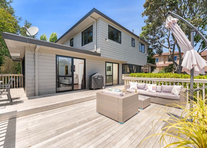  at 2/458 Beach Road, Murrays Bay, Auckland
