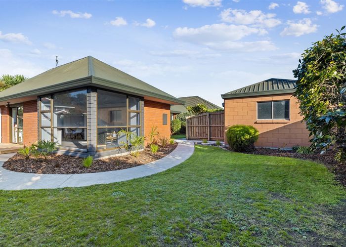  at 2/11 Gatonby Place, Avonhead, Christchurch
