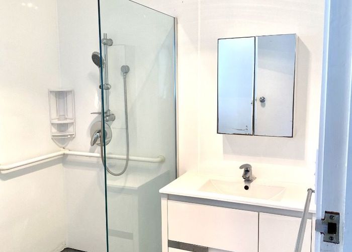  at 123 Riverpark Cres, Henderson, Waitakere City, Auckland