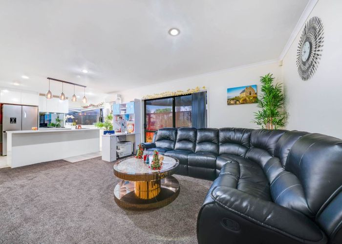  at 2 Lane Road, Weymouth, Auckland