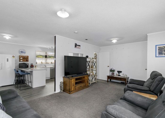  at 112 Norana Road, Timberlea, Upper Hutt