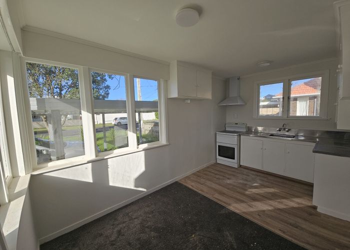  at 4 Peachgrove Rd, Te Atatu Peninsula, Waitakere City, Auckland
