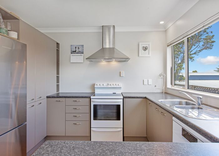  at 9B Pinkerton Grove, Newlands, Wellington