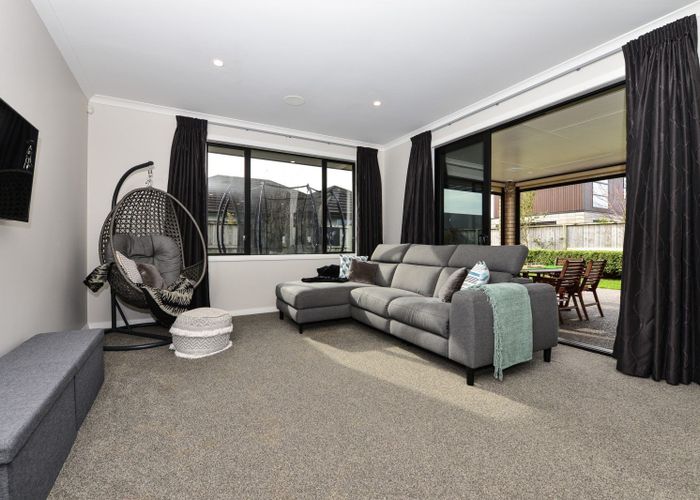 at 39 Helen June Avenue, Flagstaff, Hamilton
