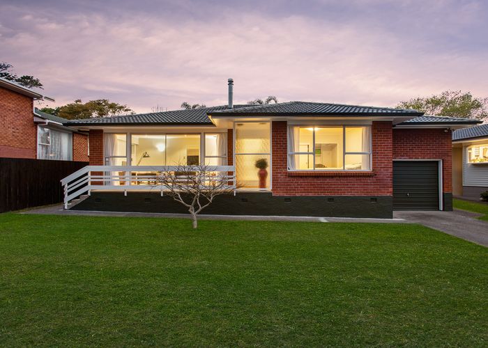  at 4 Waterlea Avenue, Mangere Bridge, Auckland