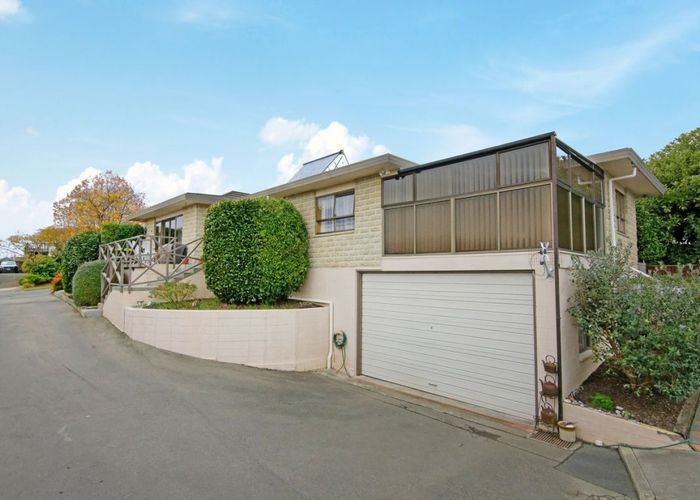  at 7 Farnham Drive, Richmond