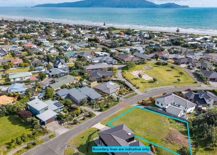  at 25 Pharazyn Avenue, Waikanae Beach, Waikanae