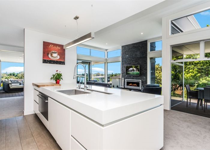  at 133 Lake Crescent, Hamilton Lake, Hamilton