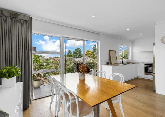  at 2/267 Meola Road, Point Chevalier, Auckland