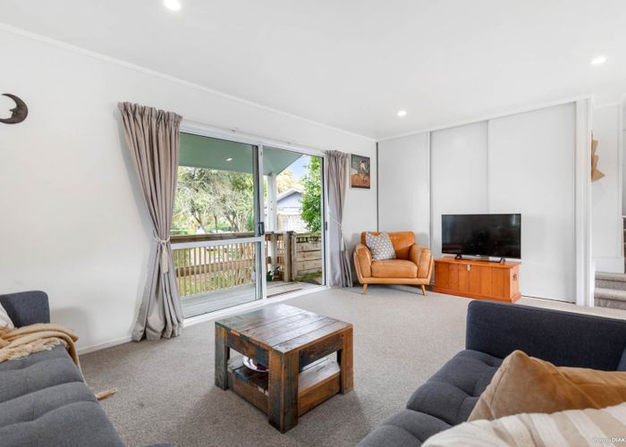  at 2/13 Aralia Road, Sunnynook, Auckland