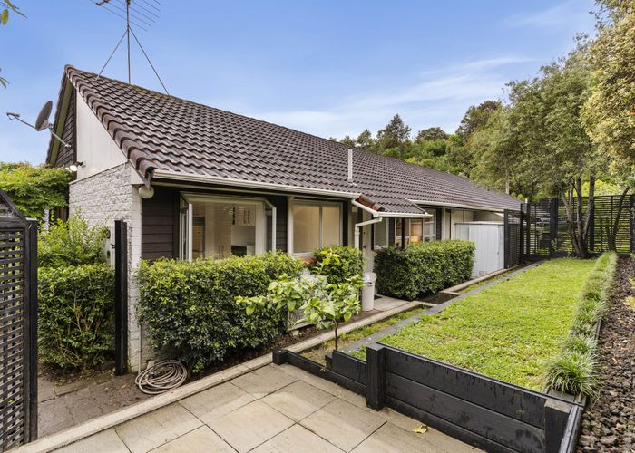  at 1/22 Malters Place, Browns Bay, Auckland
