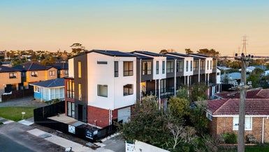  at 4/32 Tiraumea Drive, Pakuranga, Auckland