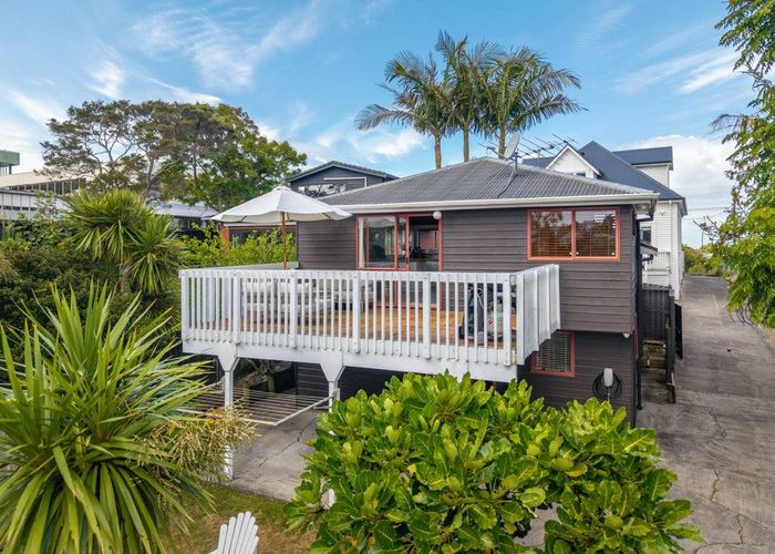  at 2/43 Rawene Road, Birkenhead, North Shore City, Auckland