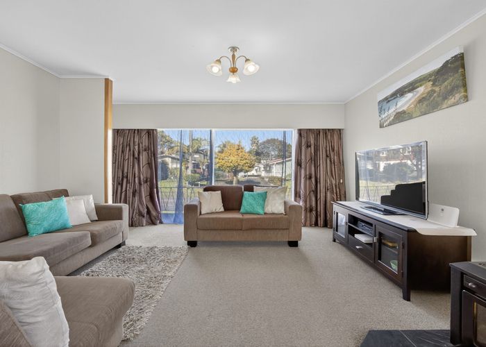  at 8 Jade Avenue, Pakuranga Heights, Manukau City, Auckland