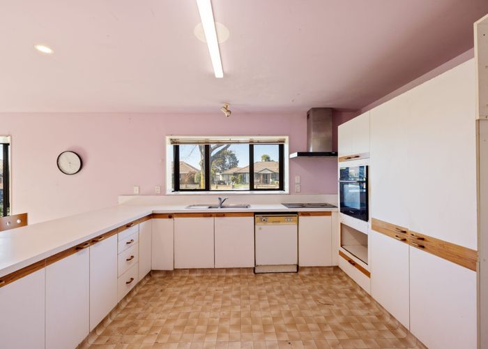  at 13 Broadfell Avenue, Avonhead, Christchurch City, Canterbury