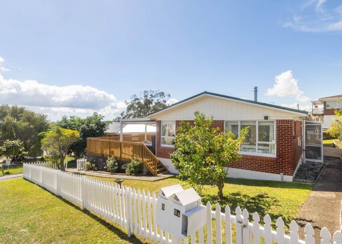  at 3 Hibiscus Place, Hillsborough, Auckland