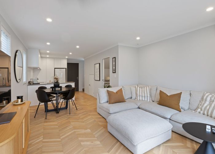 For sale 10 Patariki Way, Beach Haven, North Shore City, Auckland