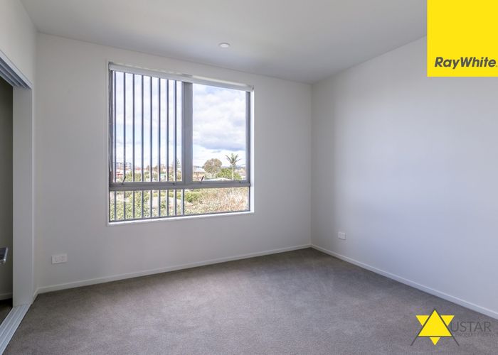  at 7/2 Moor Avenue, Te Atatu Peninsula, Waitakere City, Auckland