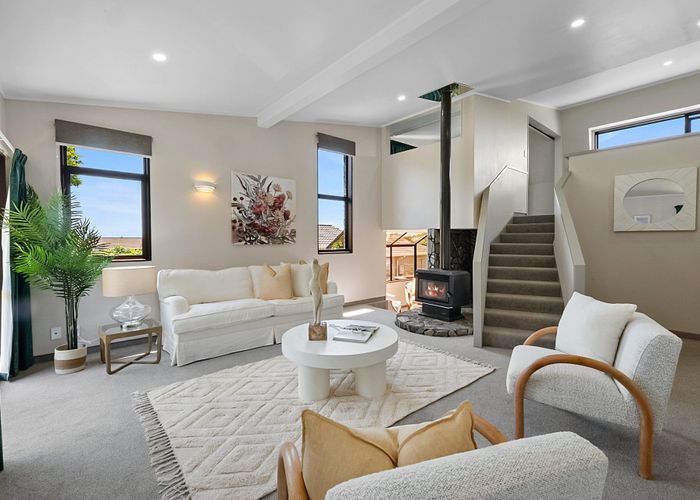  at 8 Julian Place, Westown, New Plymouth