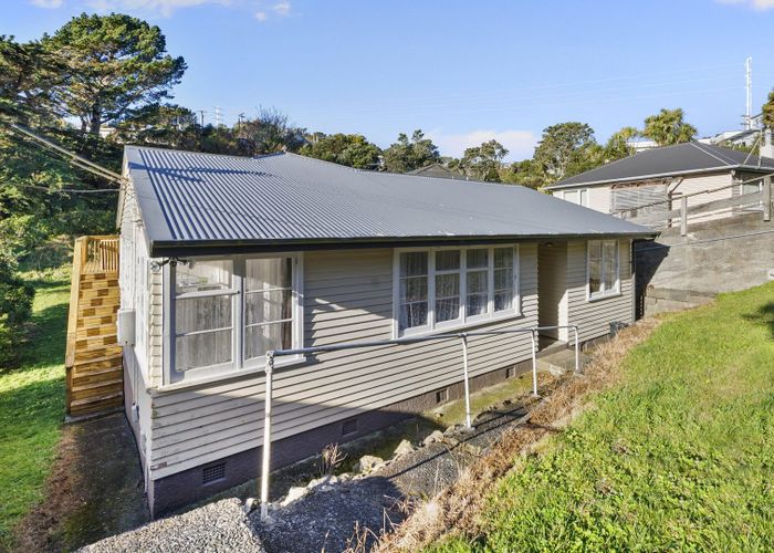  at 41 Lyndfield Lane, Newlands, Wellington