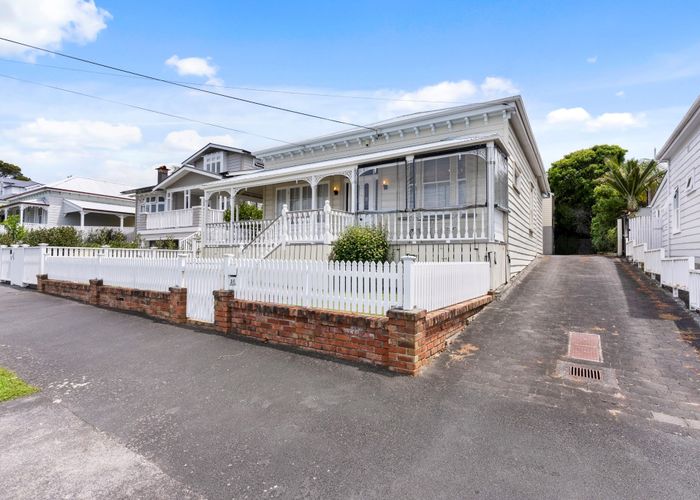  at 1/16 Richmond Avenue, Northcote Point, Auckland