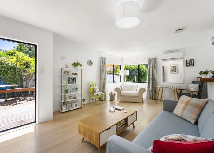  at 1/10 Atlantis Place, Tōtara Vale, Auckland