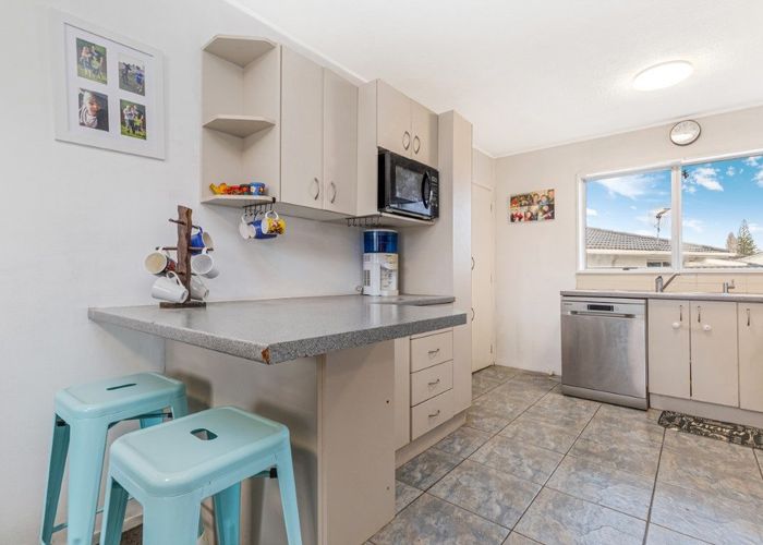  at 2/14 Suwyn Place, Weymouth, Auckland