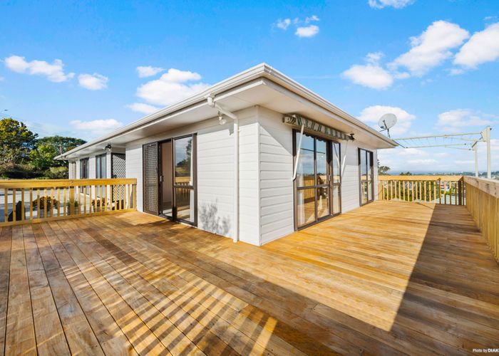  at 1006 East Coast Road, Fairview Heights, Auckland