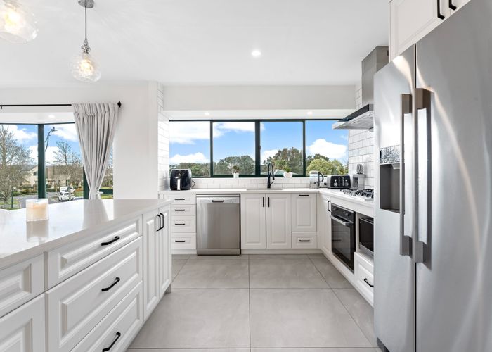  at 8 Vinograd Drive, Te Atatu Peninsula, Auckland