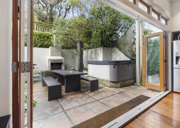  at 43 Grove Road, Kelburn, Wellington