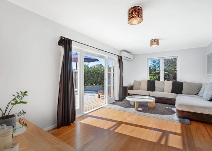  at 2/12 Pandora Place, Pakuranga, Manukau City, Auckland