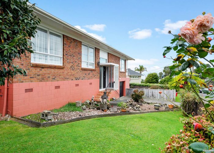  at 2/30 Montgomery Avenue, Rothesay Bay, Auckland