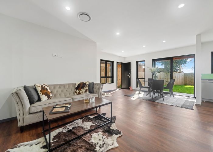  at 12 Hill Crescent, New Lynn, Auckland
