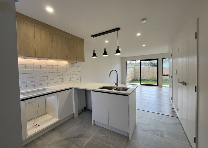  at 4/31 Reid Road, New Lynn, Auckland