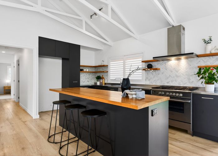  at 2/39 Kia Ora Road, Beach Haven, Auckland