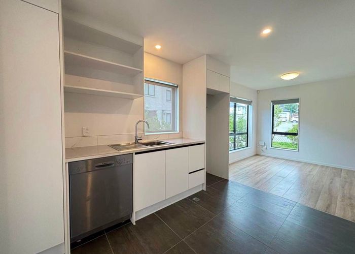  at 8 Seelie Court, Flat Bush, Manukau City, Auckland