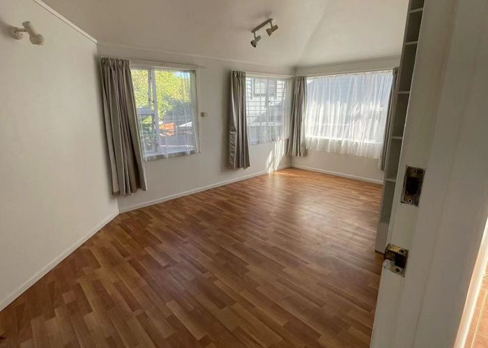  at 9 Wolsley Avenue, Milford, North Shore City, Auckland