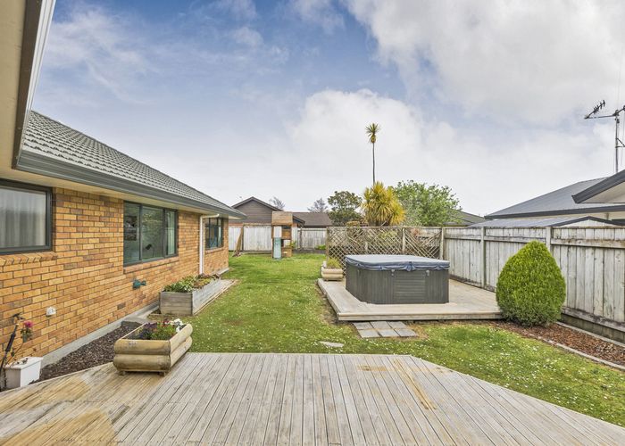  at 8 Woodgate Court, Fitzherbert, Palmerston North