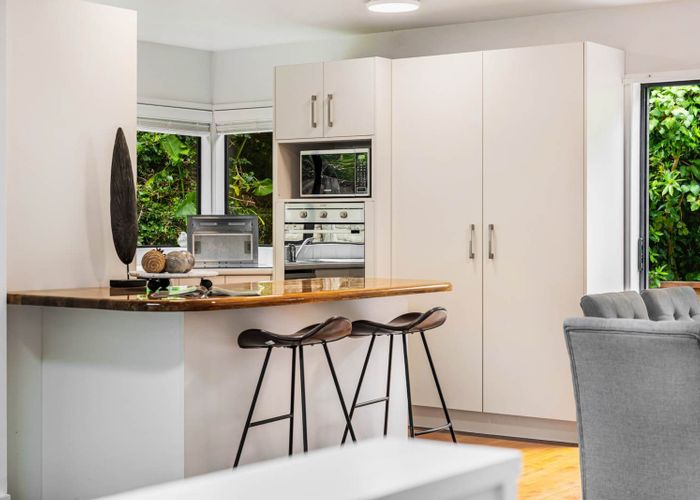  at 21 Homewood Place, Chatswood, North Shore City, Auckland