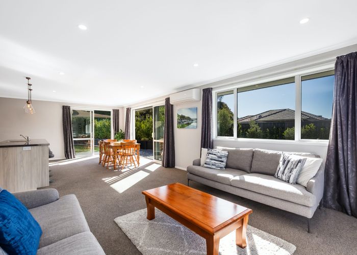  at 31 Banks Boulevard, Whitby, Porirua