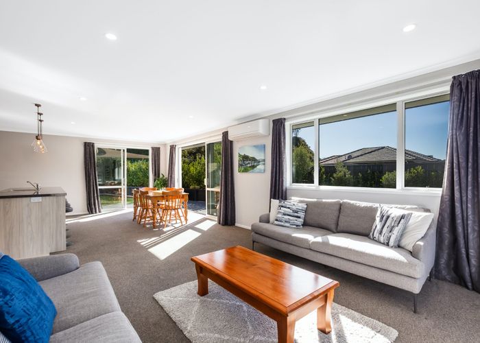  at 31 Banks Boulevard, Whitby, Porirua, Wellington