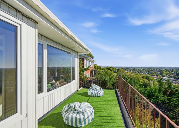  at 2 Aotea Terrace, Huntsbury, Christchurch City, Canterbury