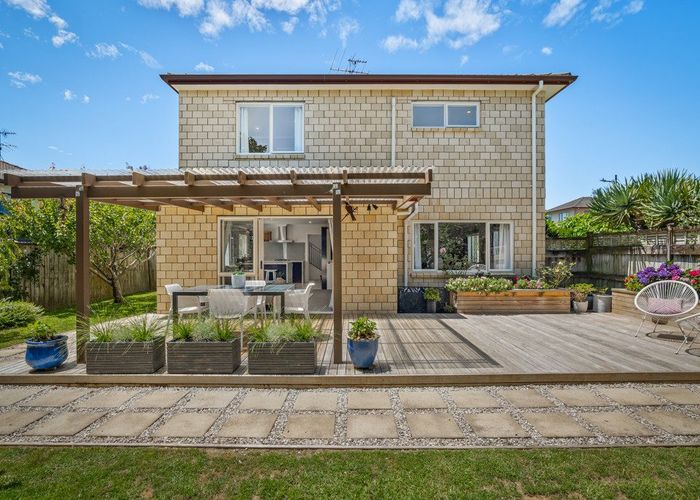  at 4 Mary Forgham Drive, Greenhithe, Auckland