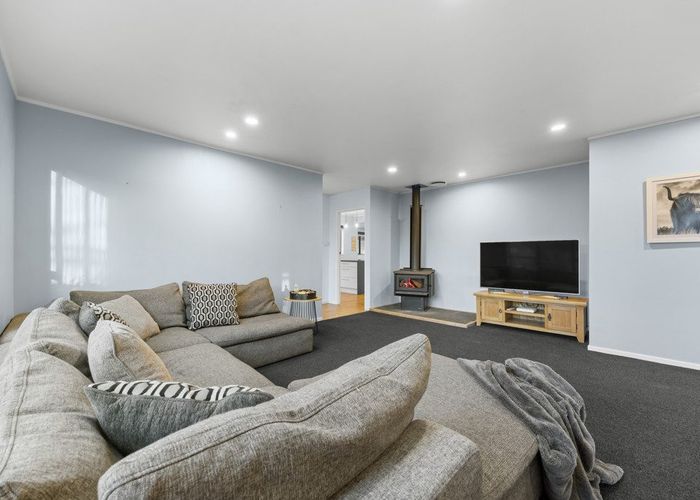  at 40 Mountain Road, Henderson Valley, Waitakere City, Auckland