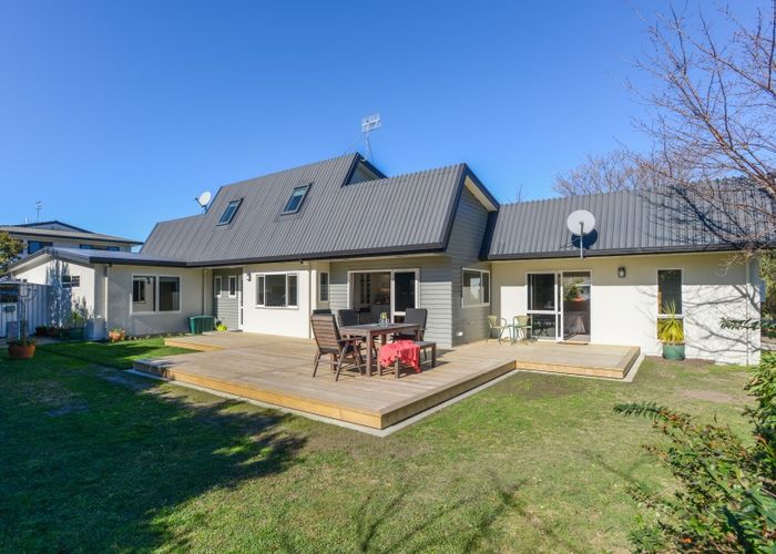  at 10 Churchill Drive, Taradale, Napier