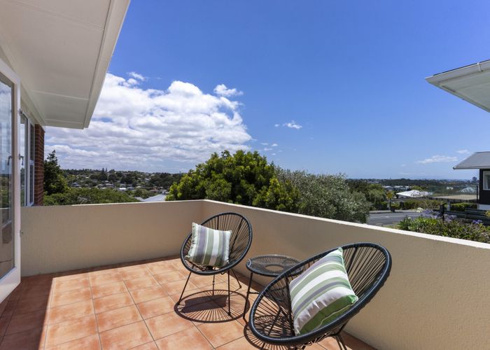  at 10 Alton Avenue, Hillcrest, Auckland